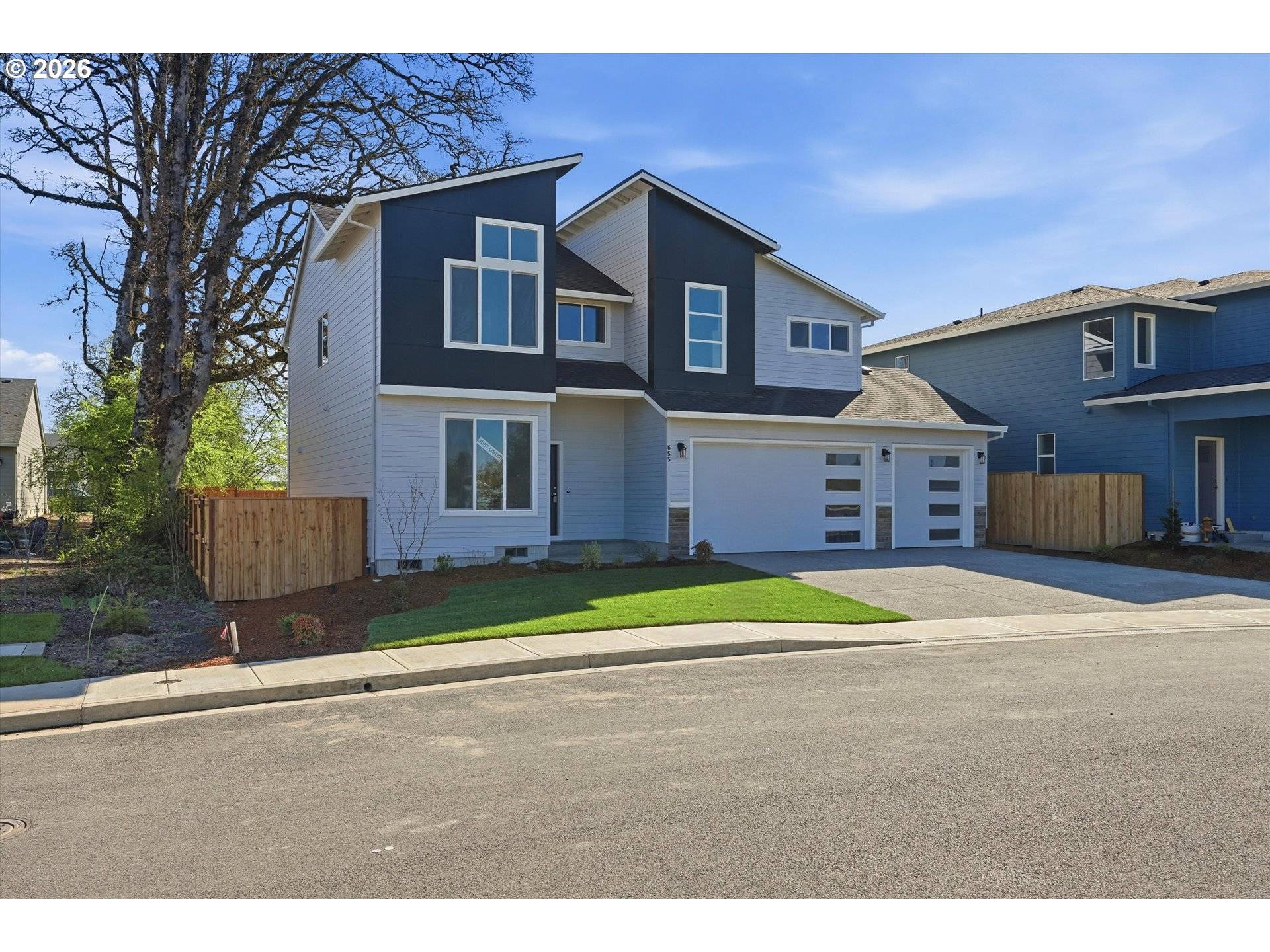 655 E Cleveland ST, Carlton, OR 97111