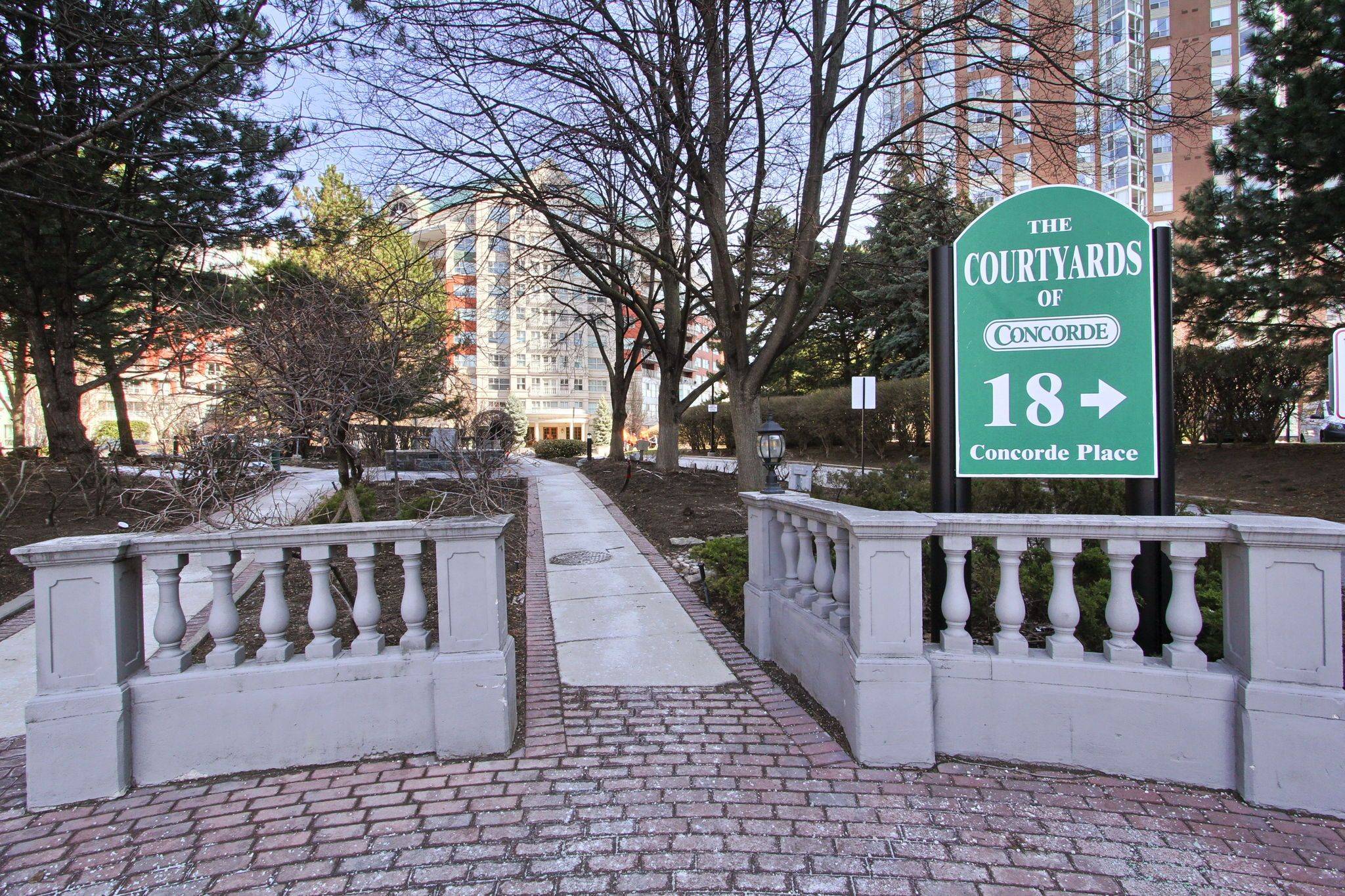 18 Concorde PL #LP915, Toronto C13, ON M3C 3T9