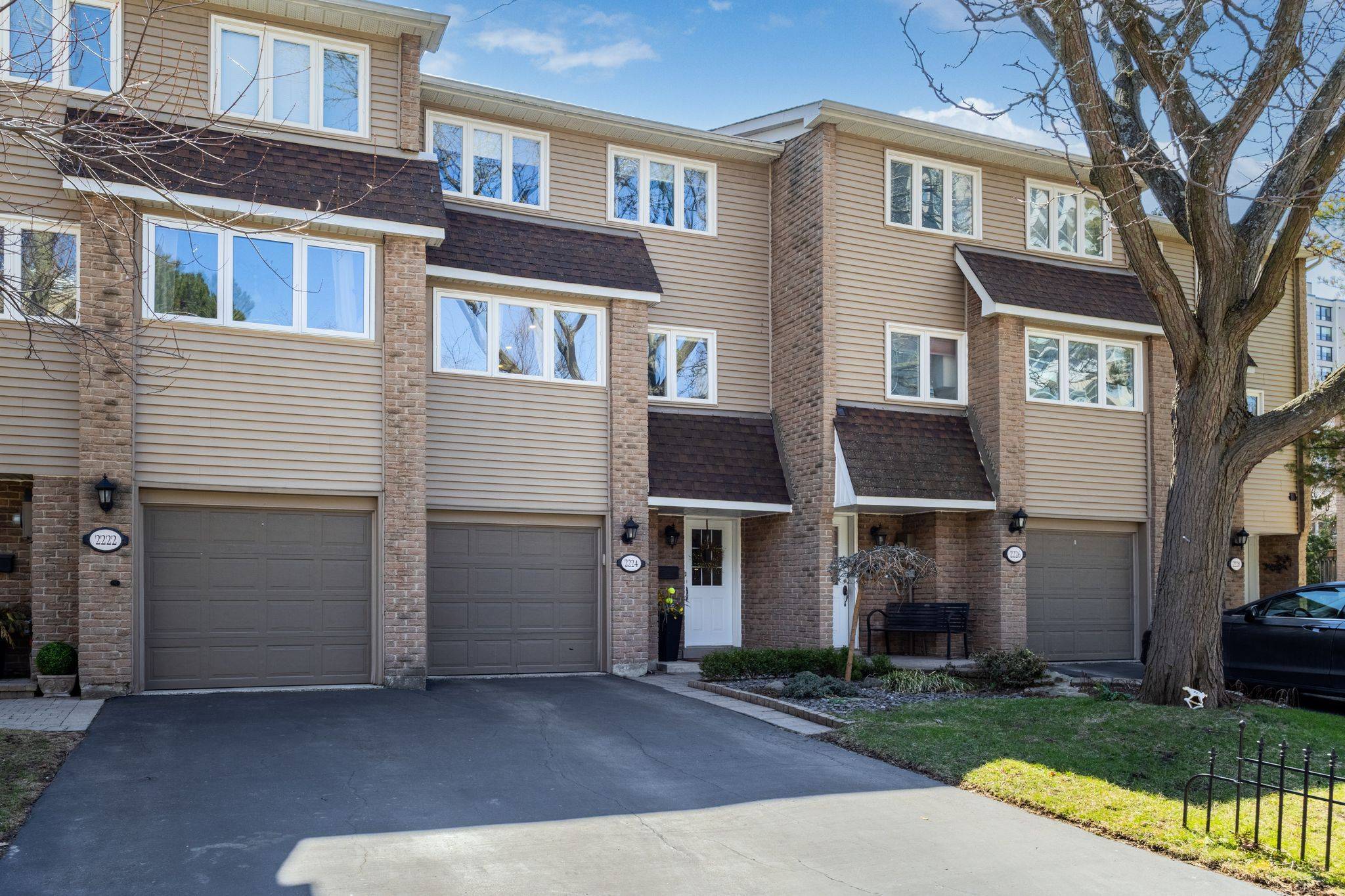 2224 Marine DR, Oakville, ON L6L 1C1