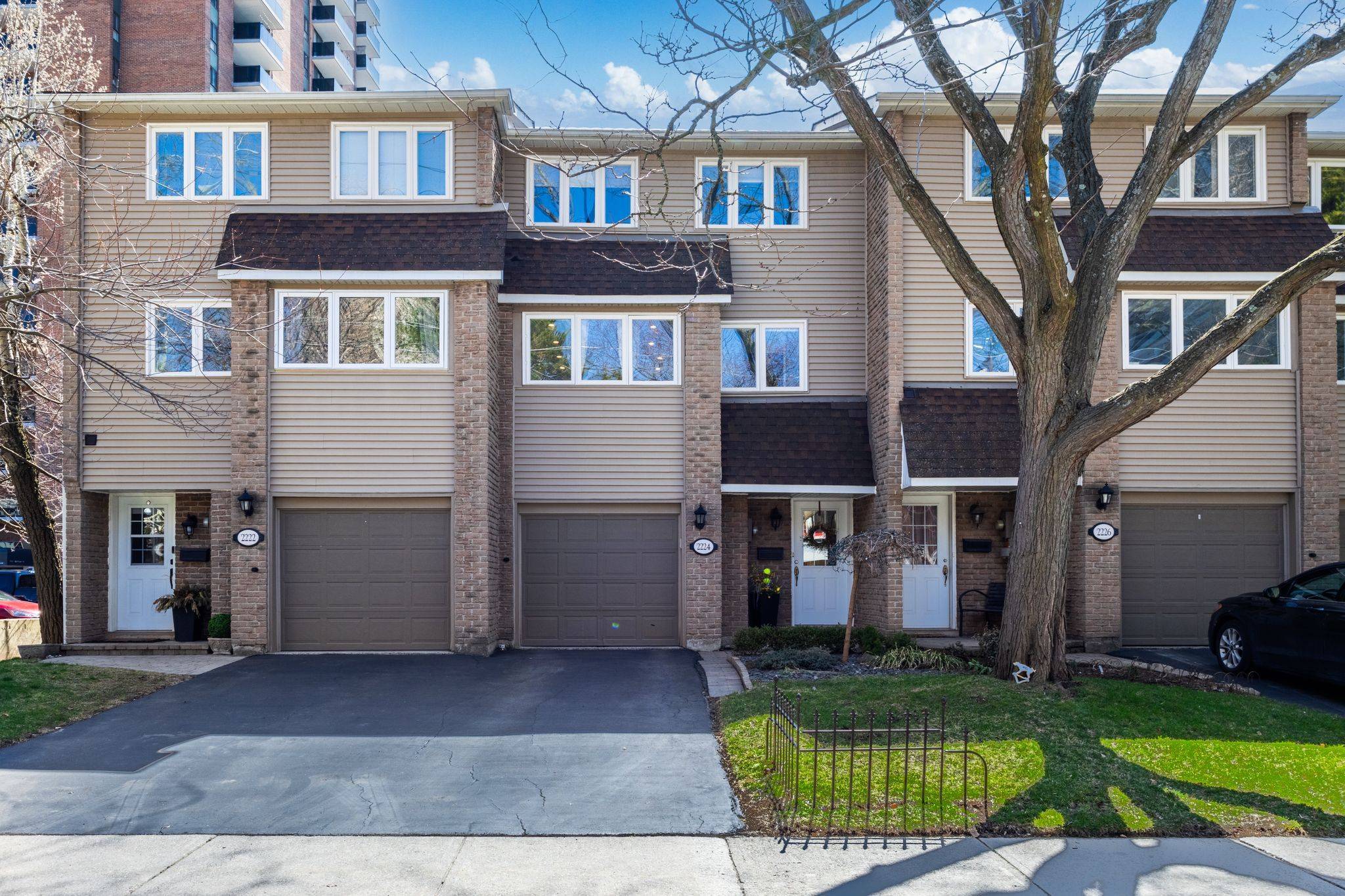 2224 Marine DR, Oakville, ON L6L 1C1