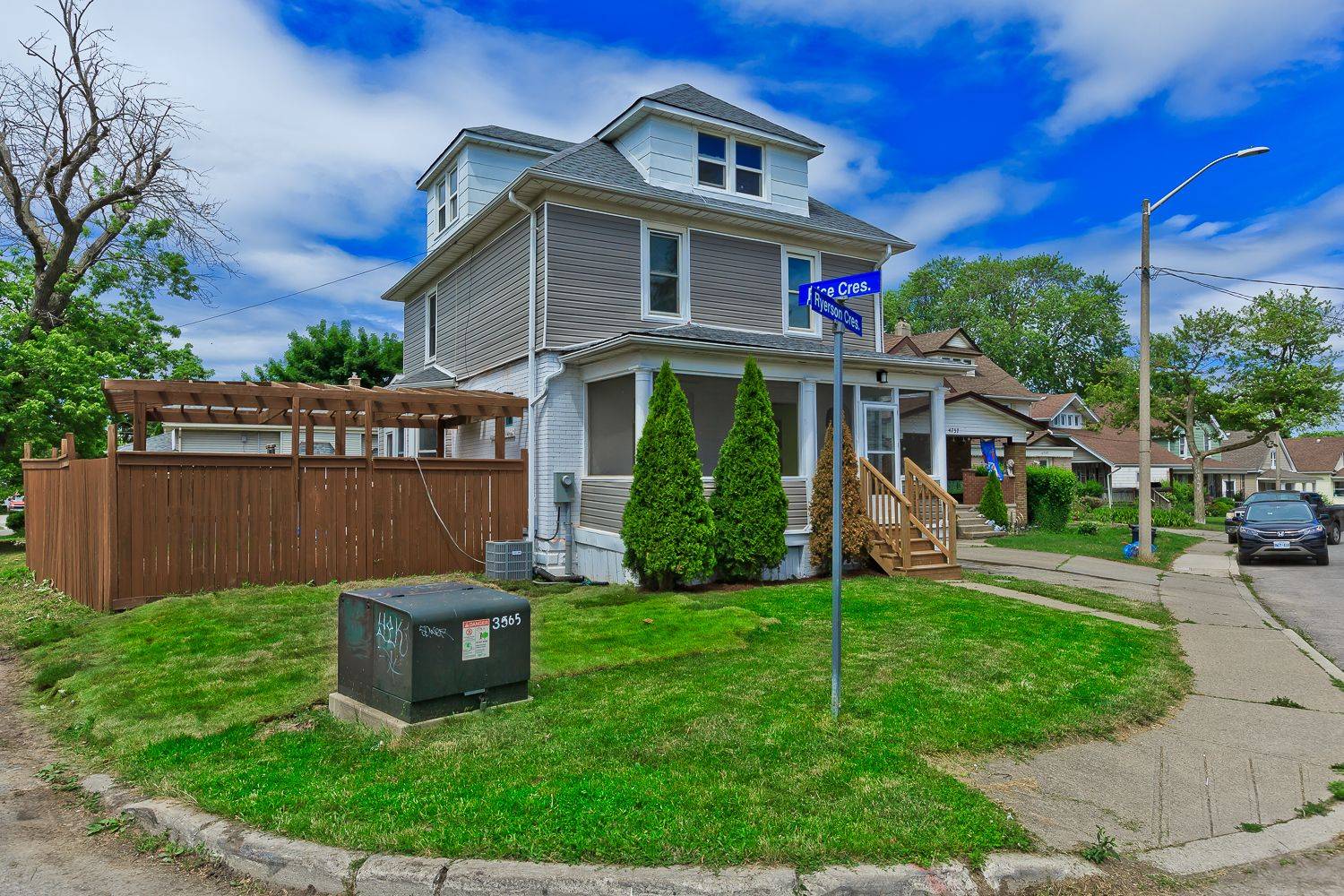 4743 Ryerson CRES, Niagara Falls, ON L2E 1E6