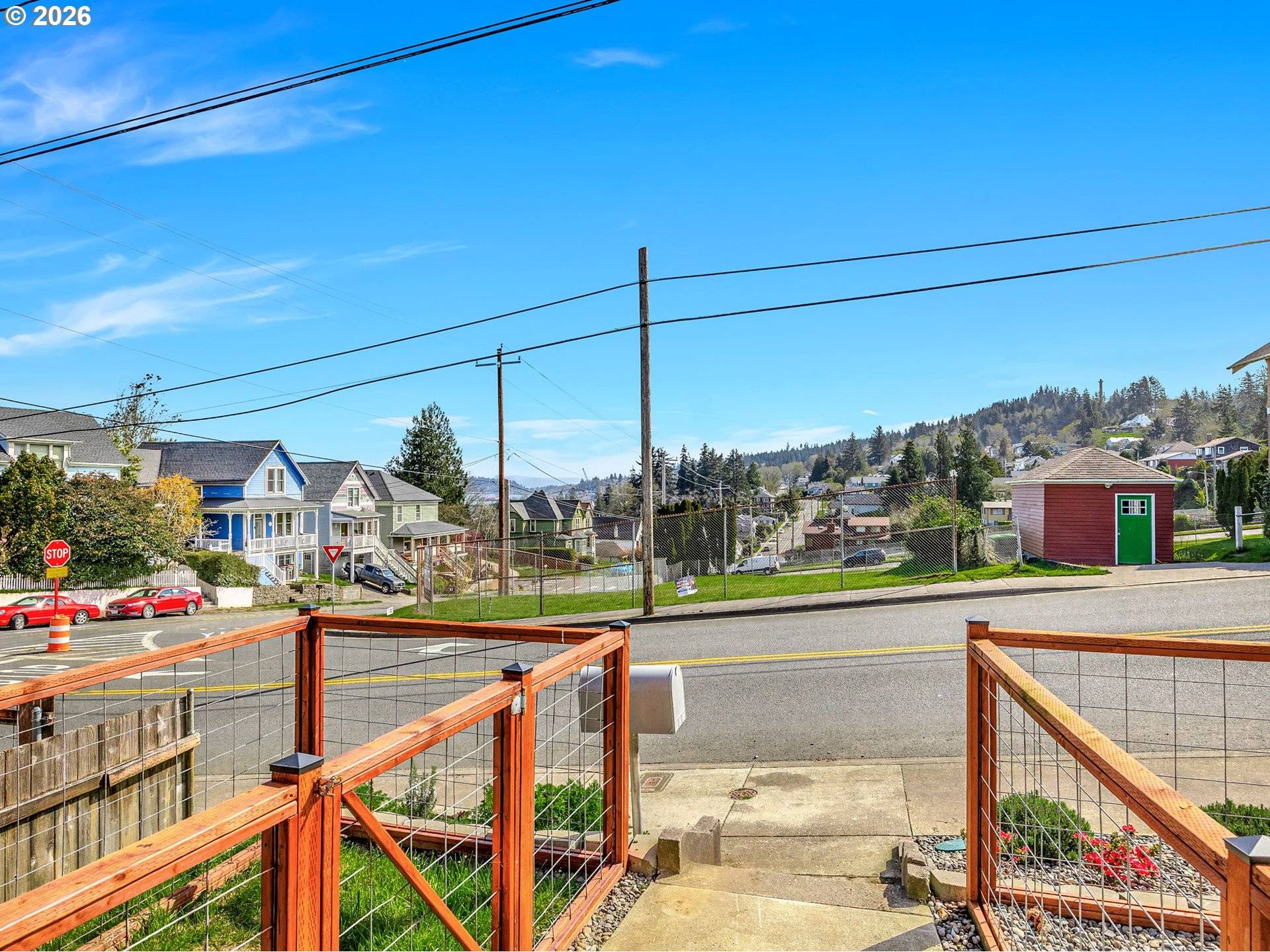 933 8TH ST, Astoria, OR 97103