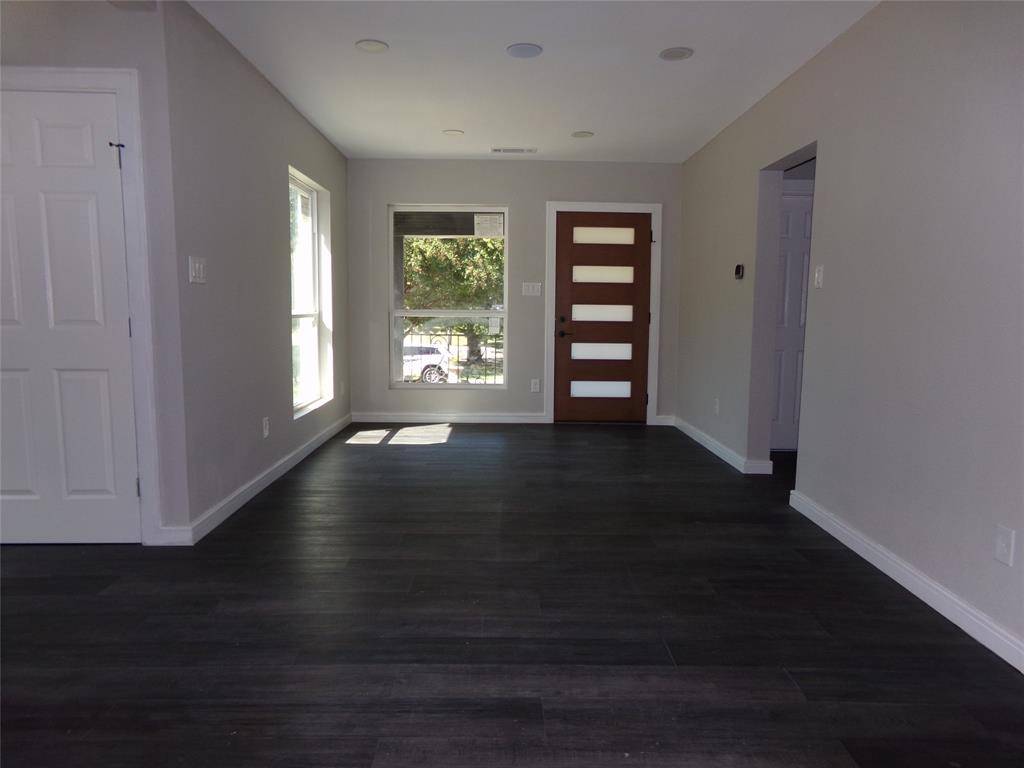 1310 Elmwood Boulevard, Dallas, TX 75224