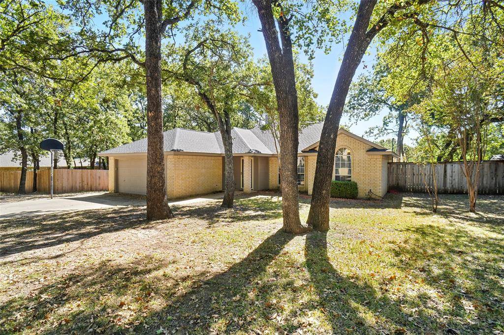 1116 Shadow Ridge Drive, Azle, TX 76020