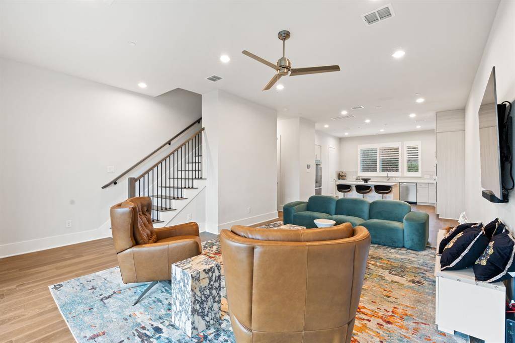 381 E Greenbriar Lane #1603, Dallas, TX 75203