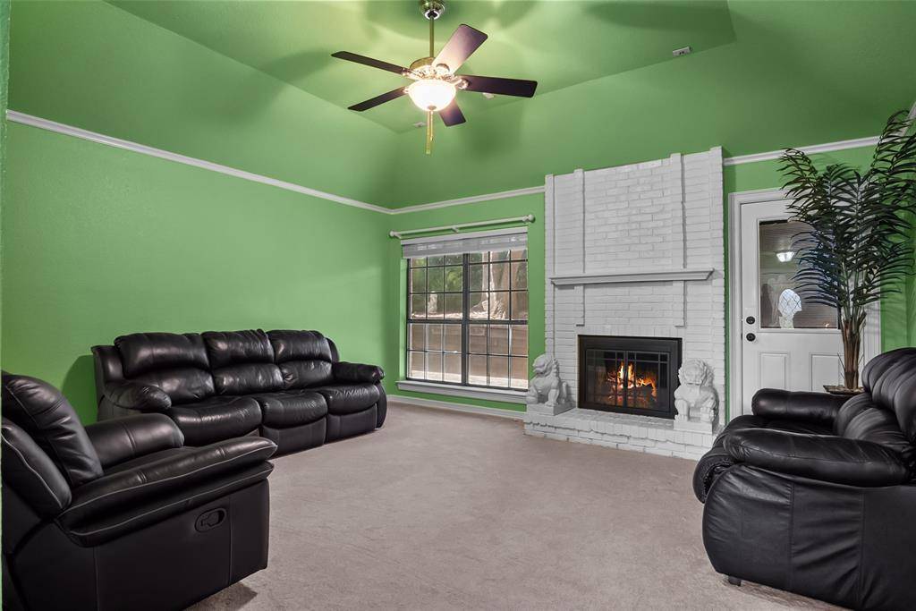 4922 Canberra Lane, Arlington, TX 76017