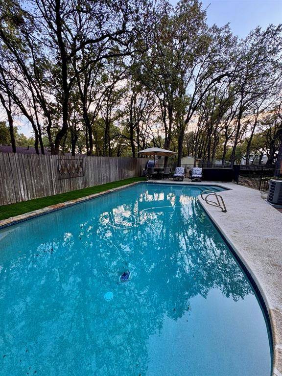 1205 Riverview Drive, Arlington, TX 76012