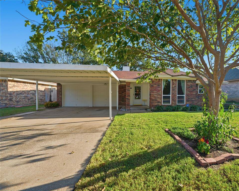 1129 W Hills Terrace, Saginaw, TX 76179