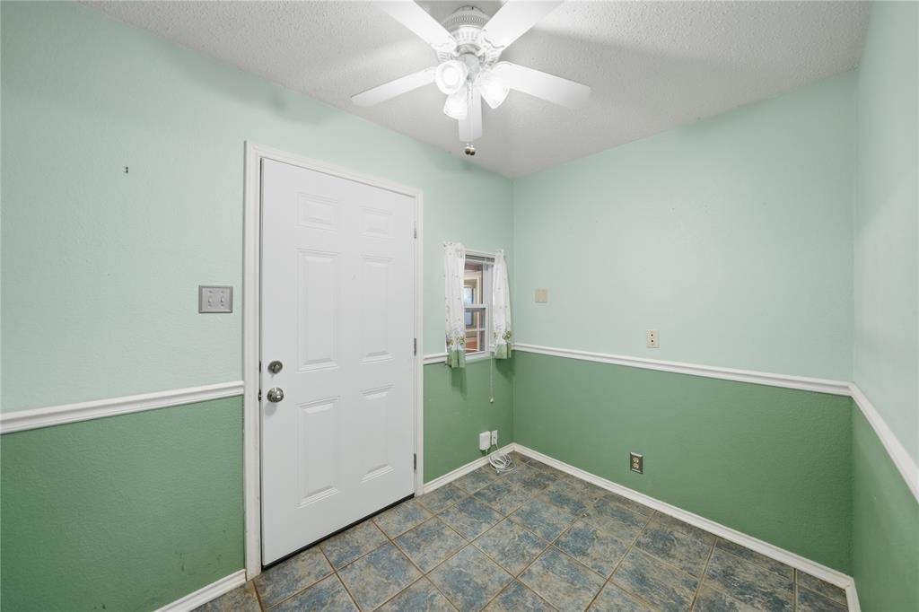 1129 W Hills Terrace, Saginaw, TX 76179