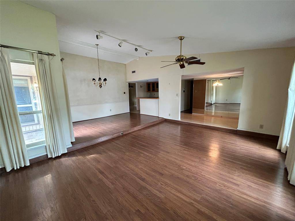 1806 Clear Creek Lane, Carrollton, TX 75007