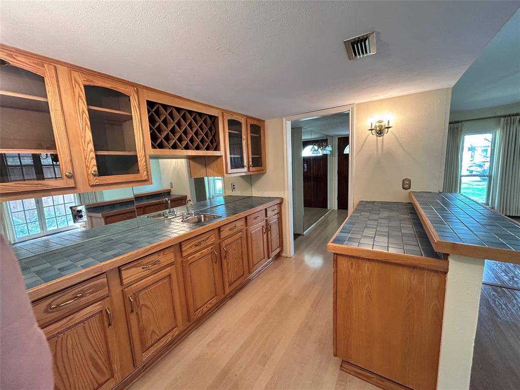 1806 Clear Creek Lane, Carrollton, TX 75007