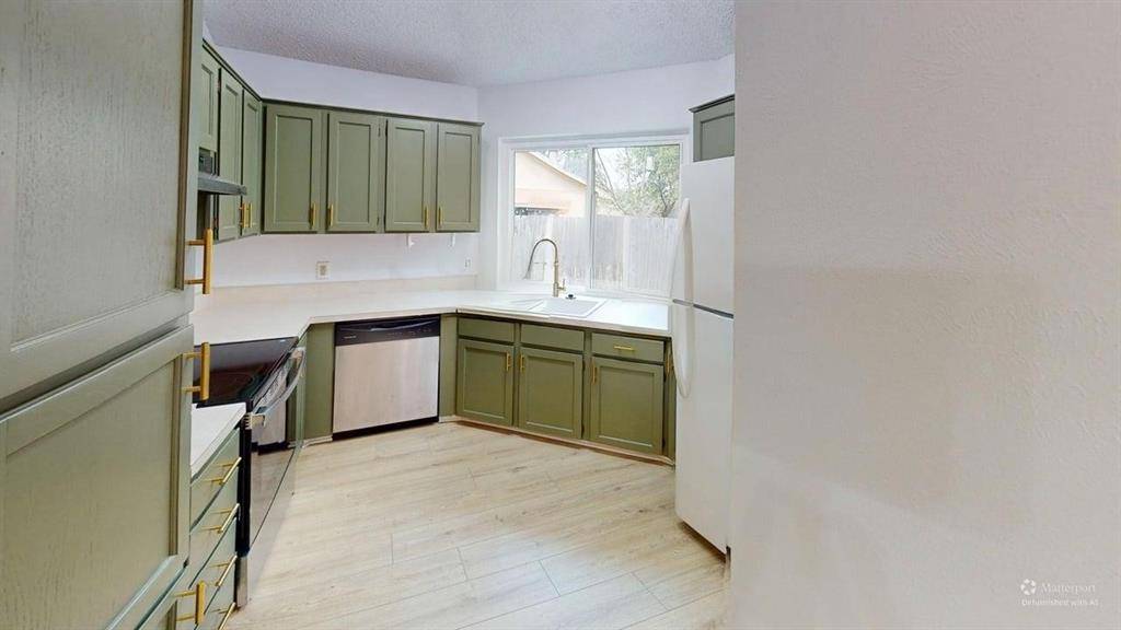 5503 Creek Valley Drive, Arlington, TX 76018