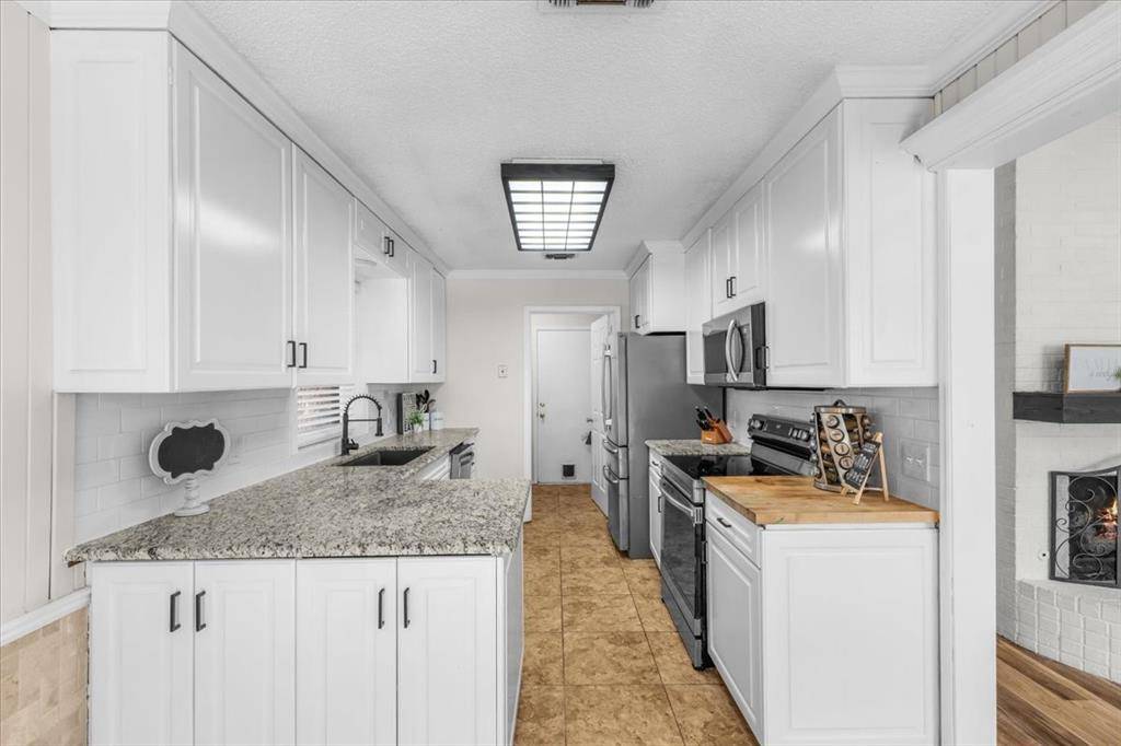 4704 Burning Springs Drive, Arlington, TX 76017