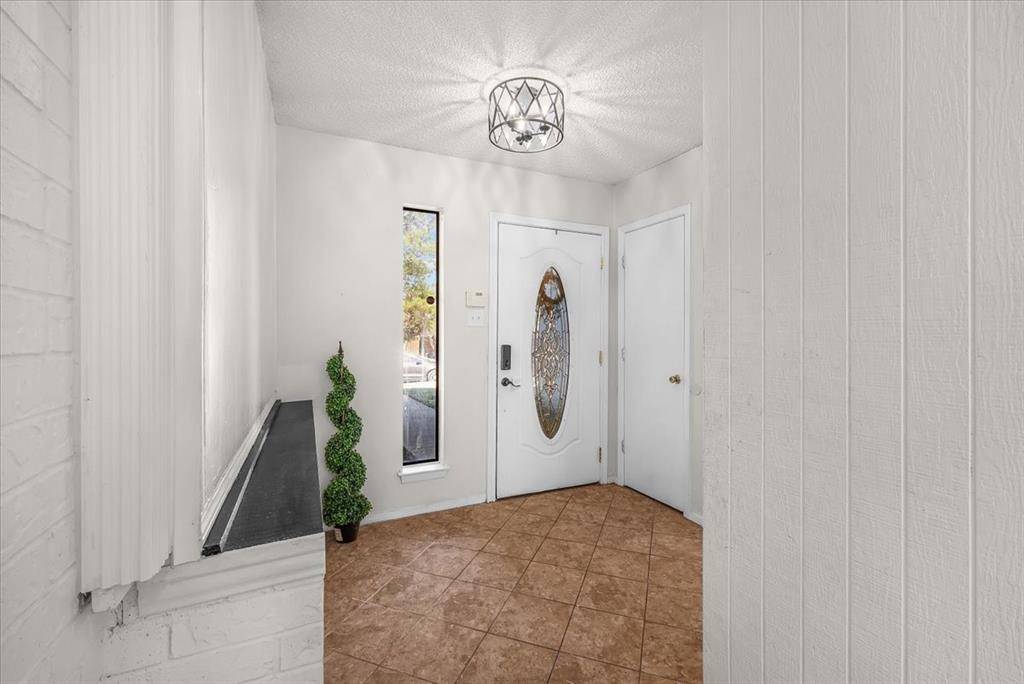 4704 Burning Springs Drive, Arlington, TX 76017