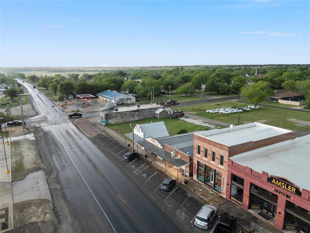 6725 N Lone Star Parkway, Crawford, TX 76638