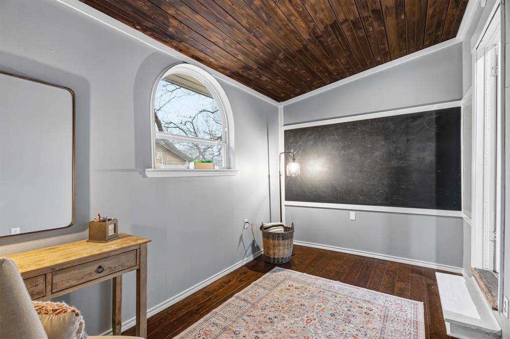 513 W Lamar Street, Alvord, TX 76225