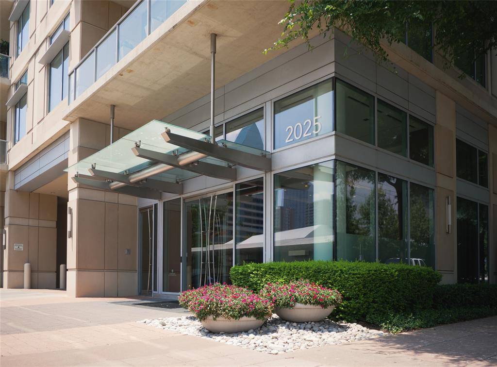 2025 Woodall Rodgers Freeway #52, Dallas, TX 75201