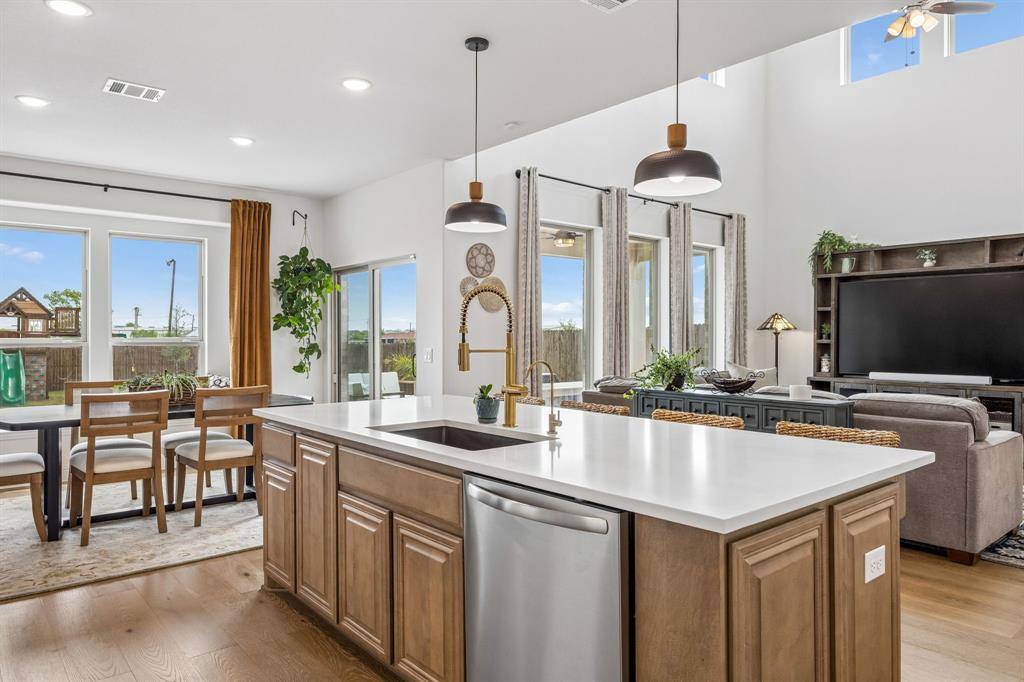 213 Lakewood Lane, Ponder, TX 76259