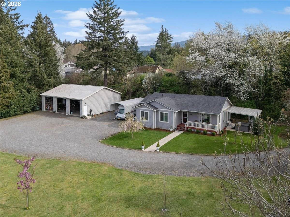 622 SE 4TH AVE, Mill City, OR 97360