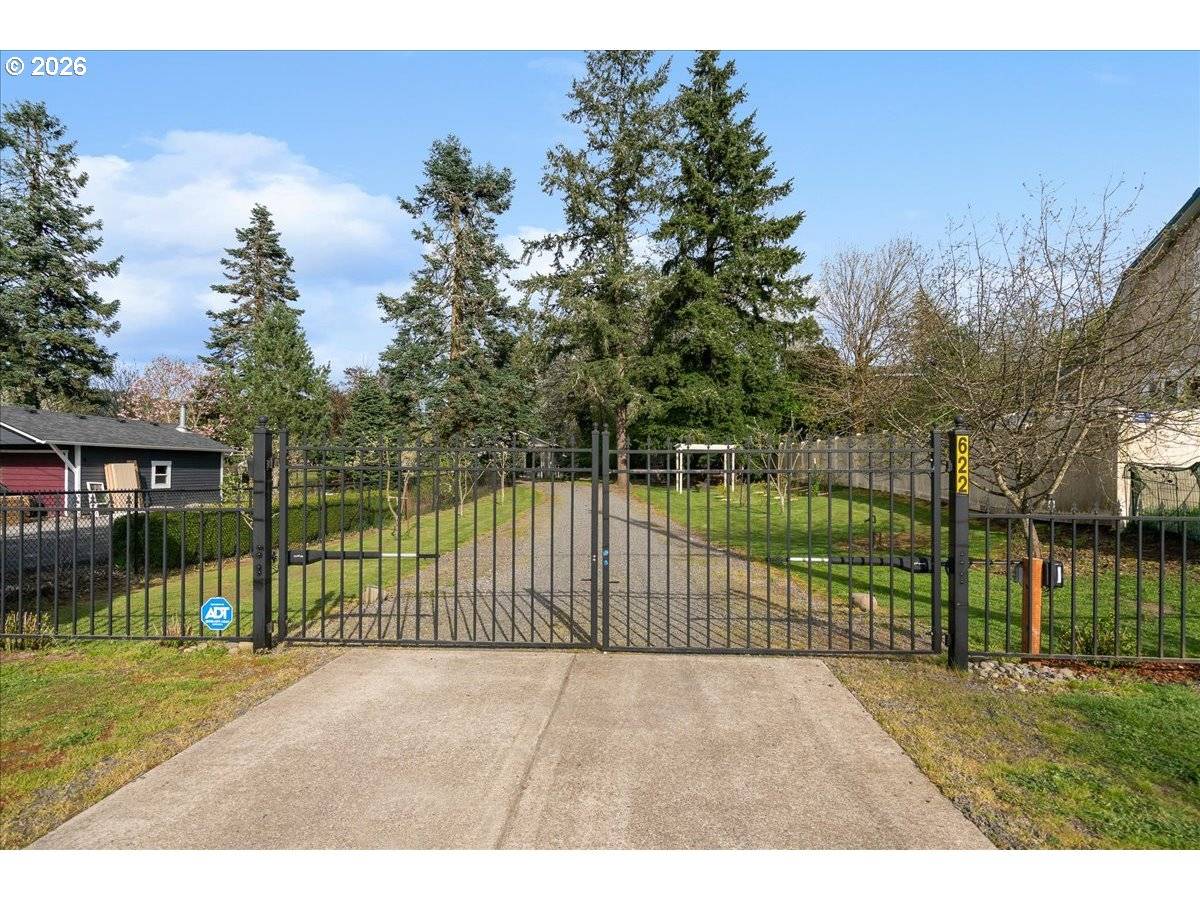 622 SE 4TH AVE, Mill City, OR 97360