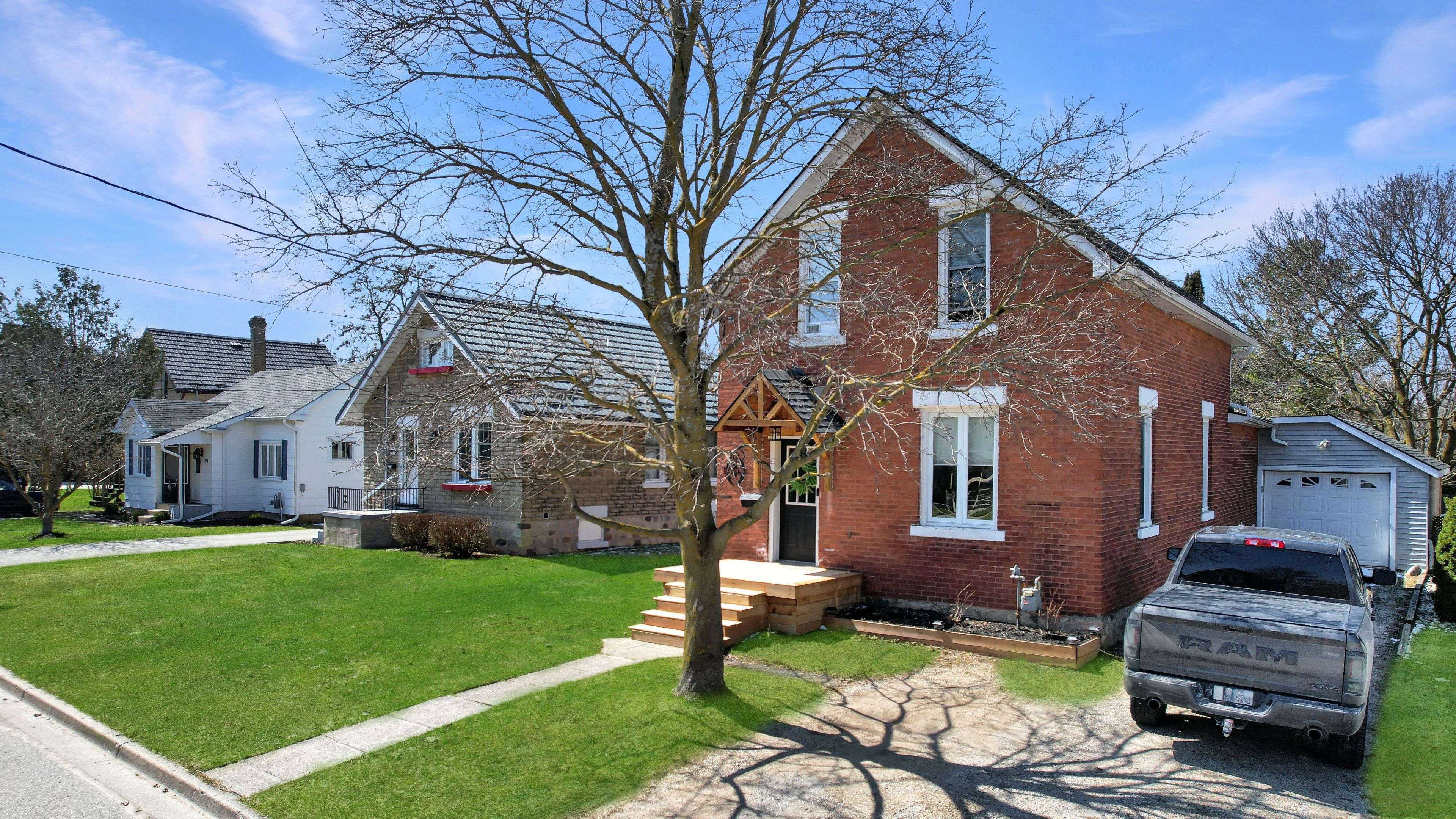 588 12th AVE, Hanover, ON N4N 2V6