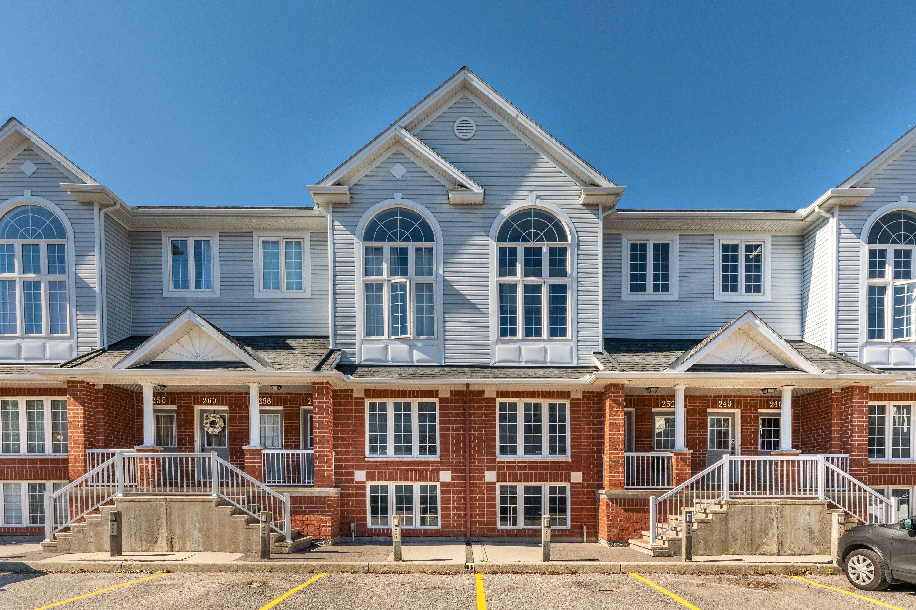 246 Gershwin Private, Bells Corners And South To Fallowfield, ON K2H 1G5