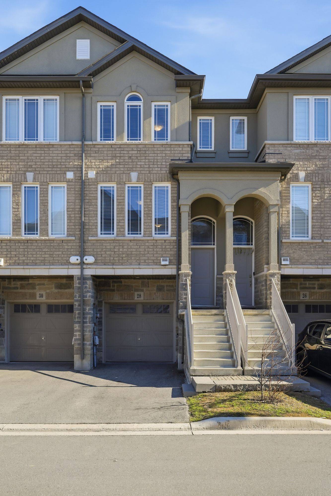 28 Aqua LN, Hamilton, ON L0R 1P0