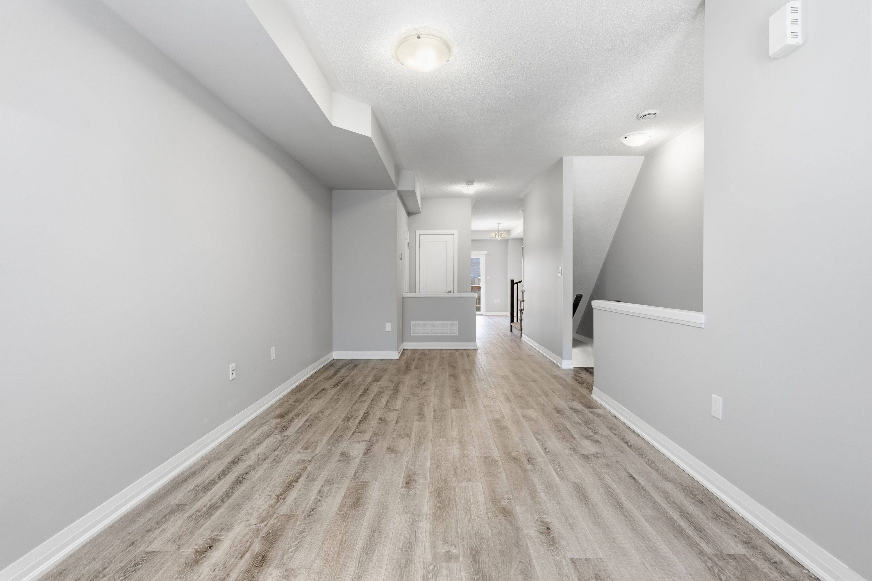 28 Aqua LN, Hamilton, ON L0R 1P0