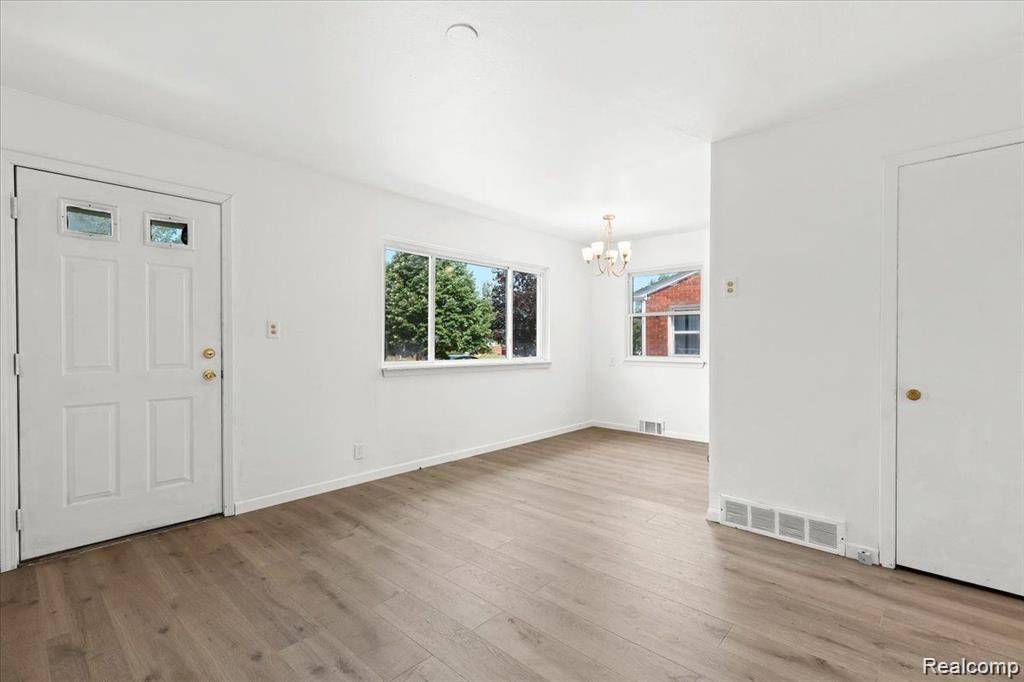 1919 ACKLEY AVE, Westland, MI 48186