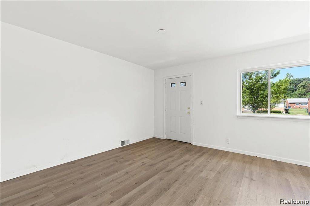 1919 ACKLEY AVE, Westland, MI 48186