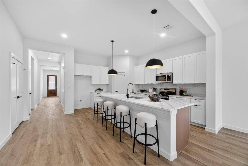 555 Burrell Drive, Dallas, TX 75232