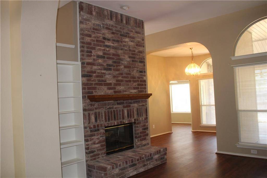 821 Lowe Drive, Cedar Hill, TX 75104