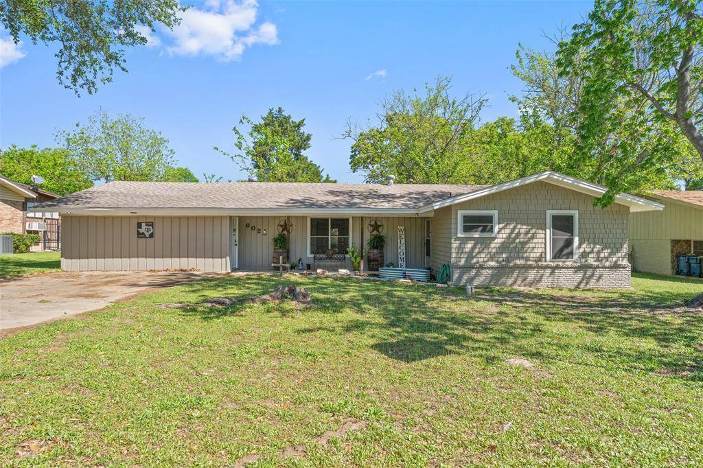 602 Colonial Drive, Athens, TX 75751