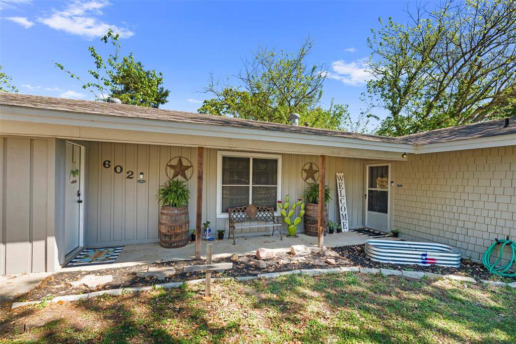 602 Colonial Drive, Athens, TX 75751