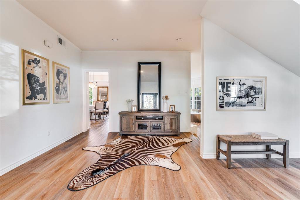 9122 Cochran Heights Drive, Dallas, TX 75220