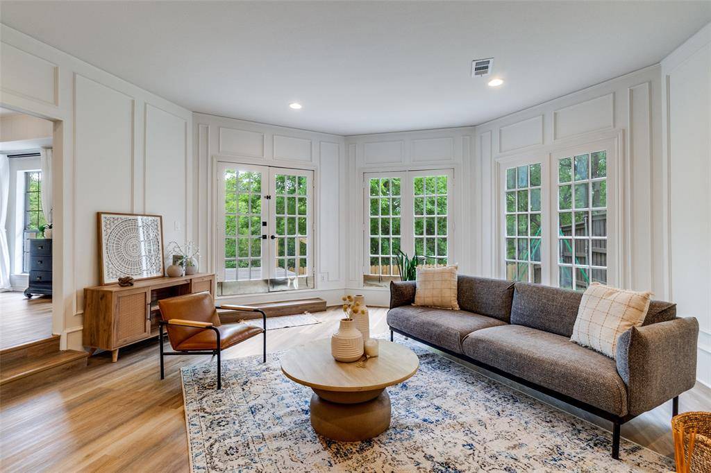 9122 Cochran Heights Drive, Dallas, TX 75220