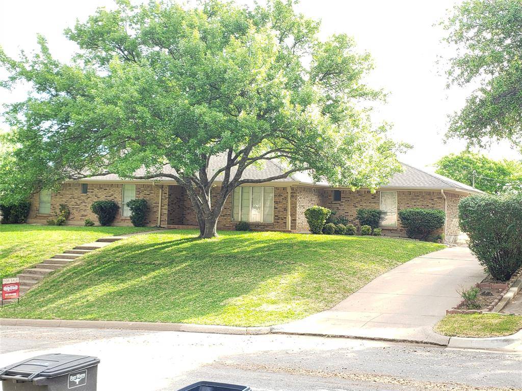 309 Willow Ridge Road, Fort Worth, TX 76103