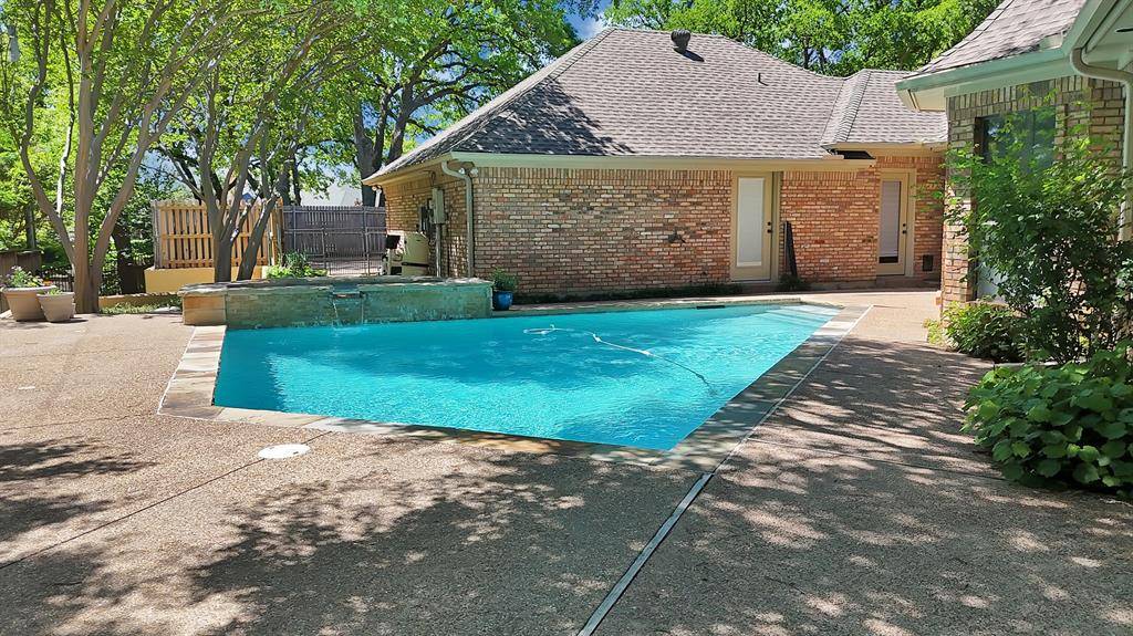 2900 Oak Trail Court, Dalworthington Gardens, TX 76016