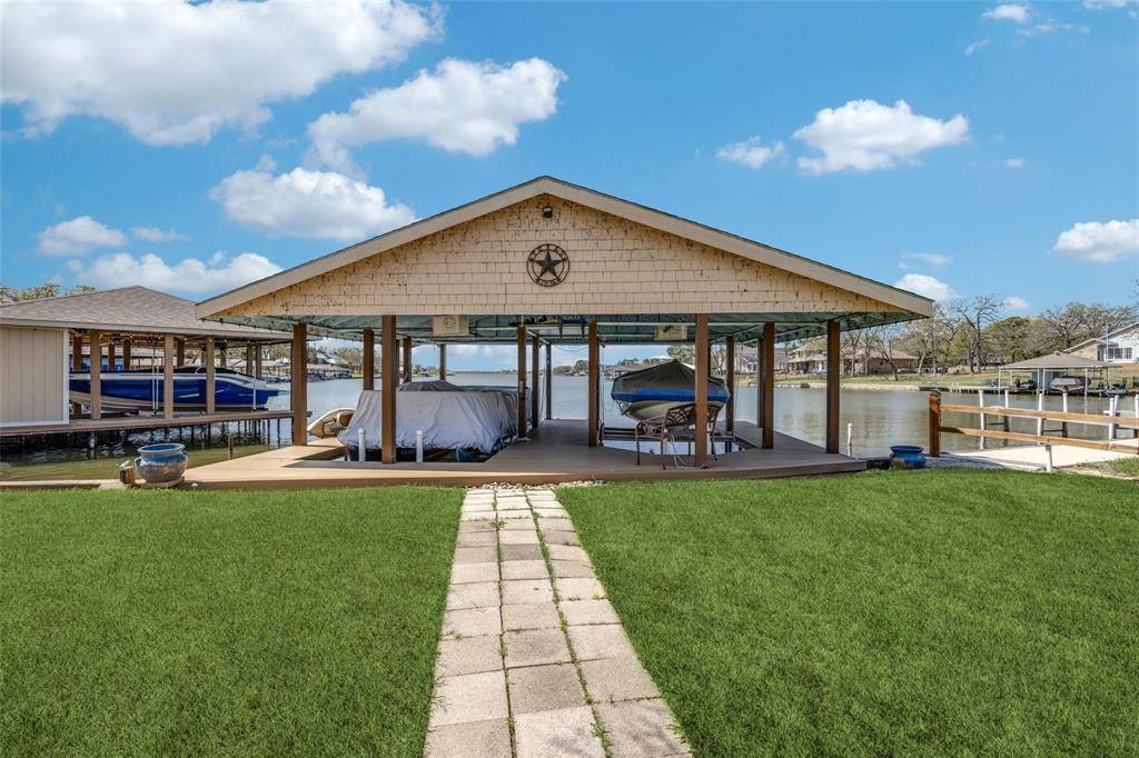 810 Kiowa Drive E, Lake Kiowa, TX 76240
