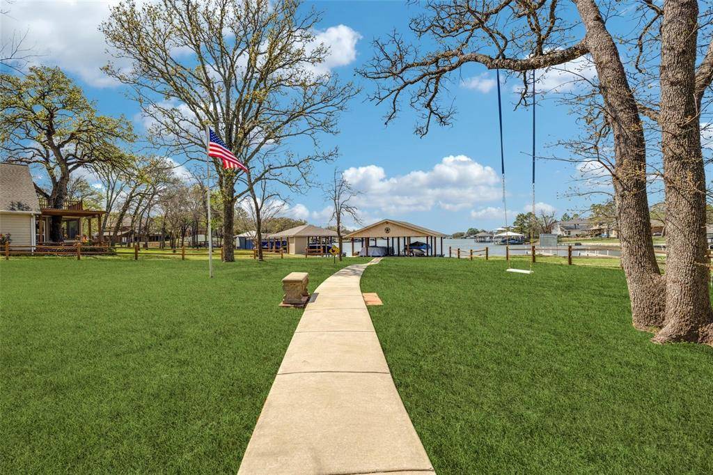810 Kiowa Drive E, Lake Kiowa, TX 76240