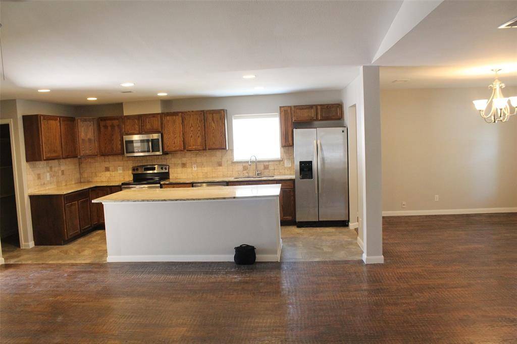 809 W Northgate Drive, Irving, TX 75062