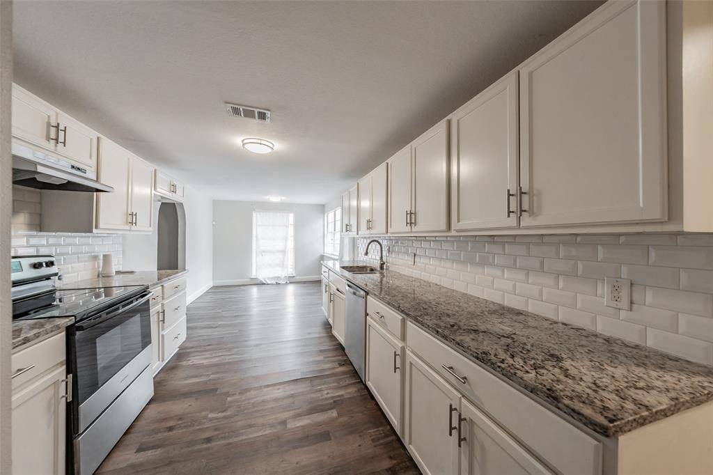 3123 Biway Street, Sansom Park, TX 76114