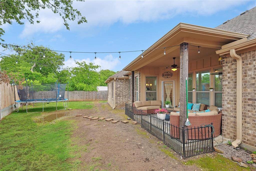 342 W Huffman Street, Krum, TX 76249