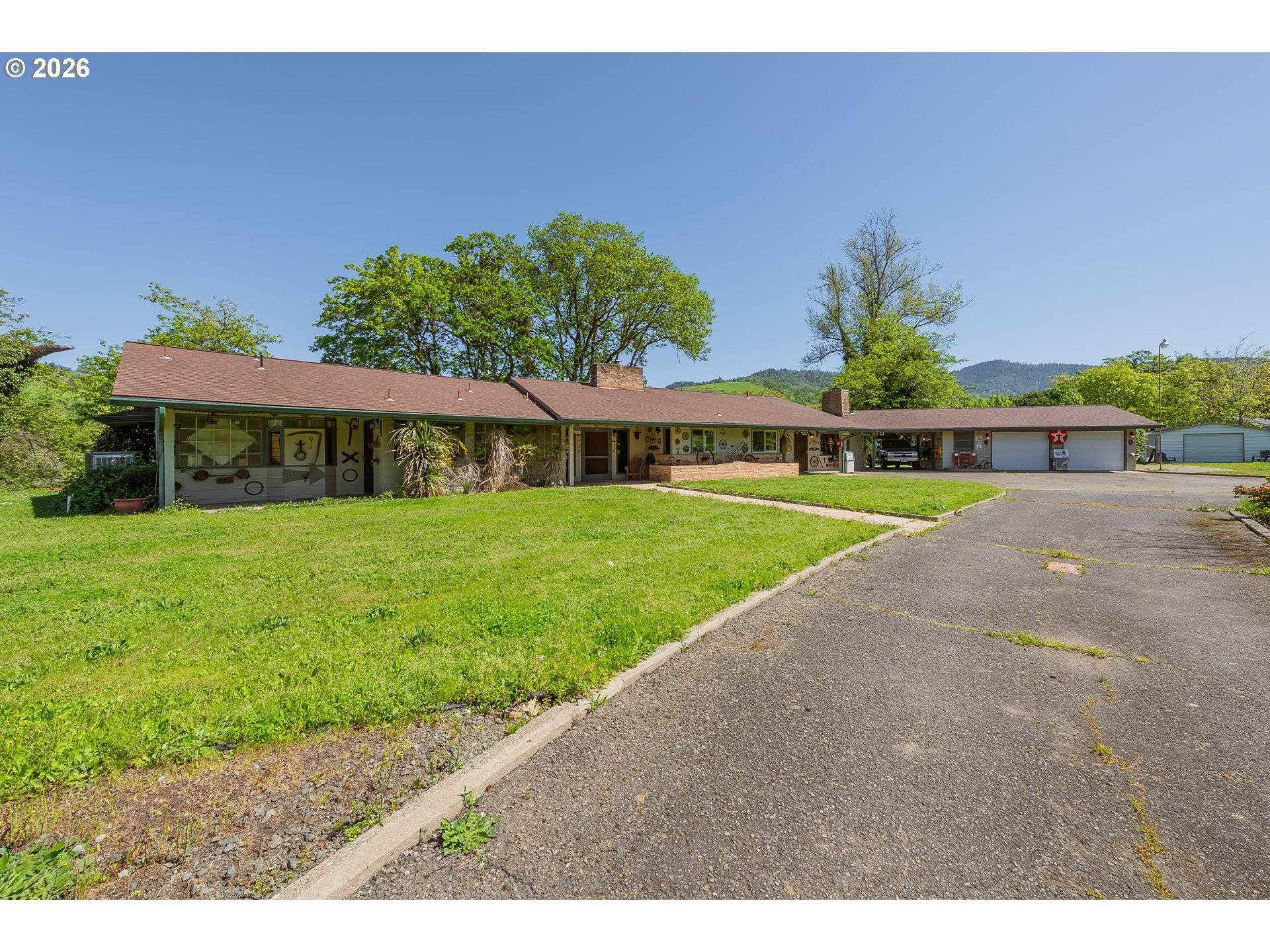 250 RUCKLES DR, Myrtle Creek, OR 97457