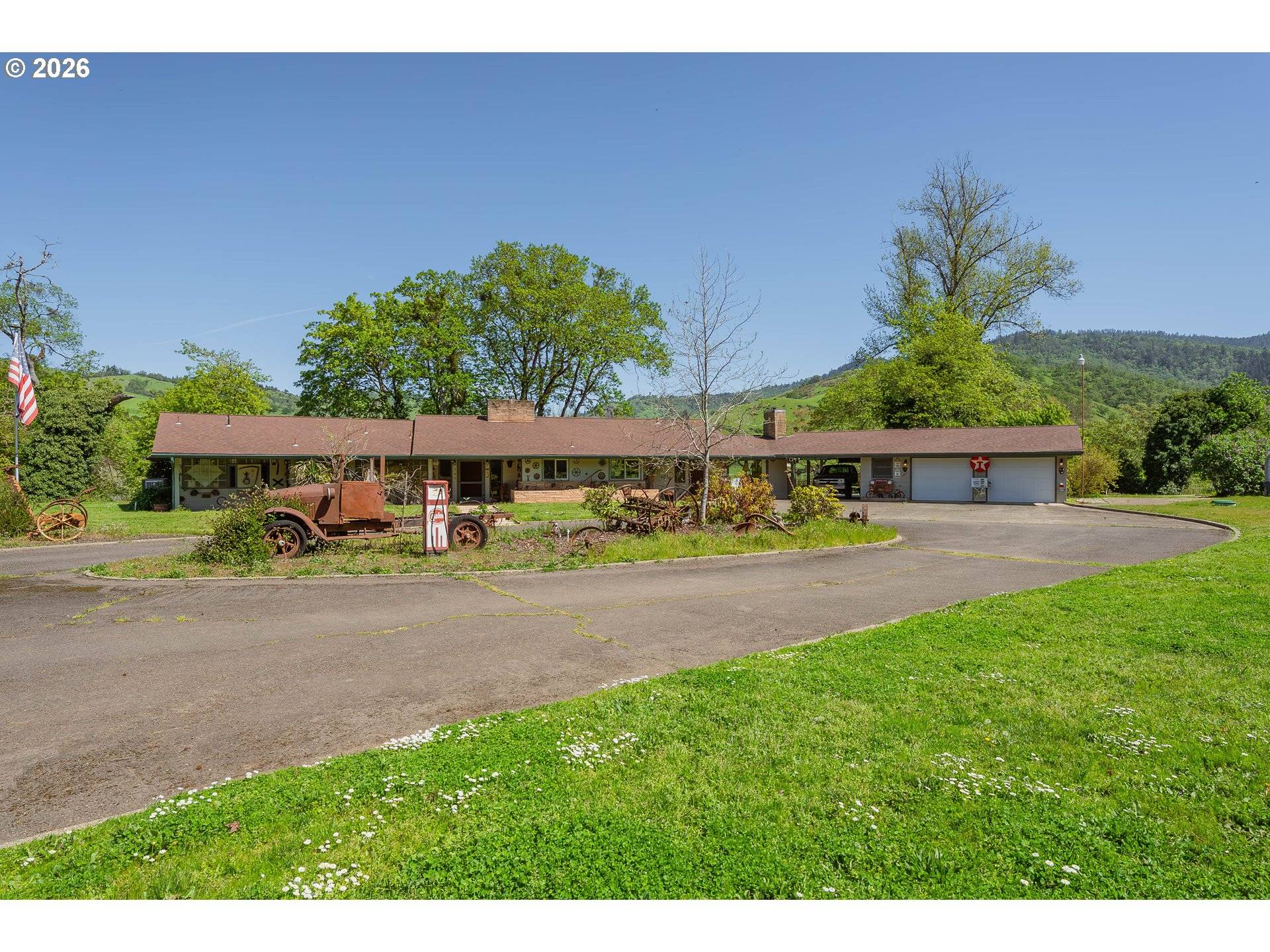 250 RUCKLES DR, Myrtle Creek, OR 97457