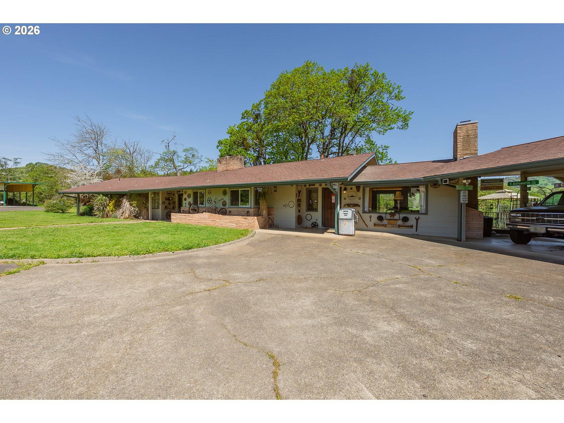 250 RUCKLES DR, Myrtle Creek, OR 97457