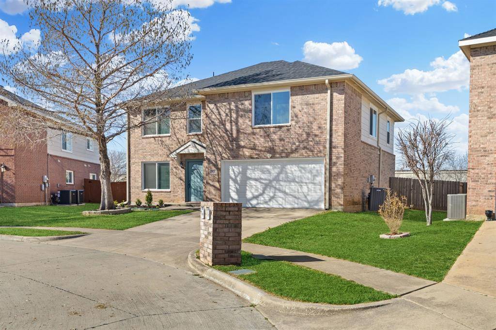 904 Canary Drive, Saginaw, TX 76131