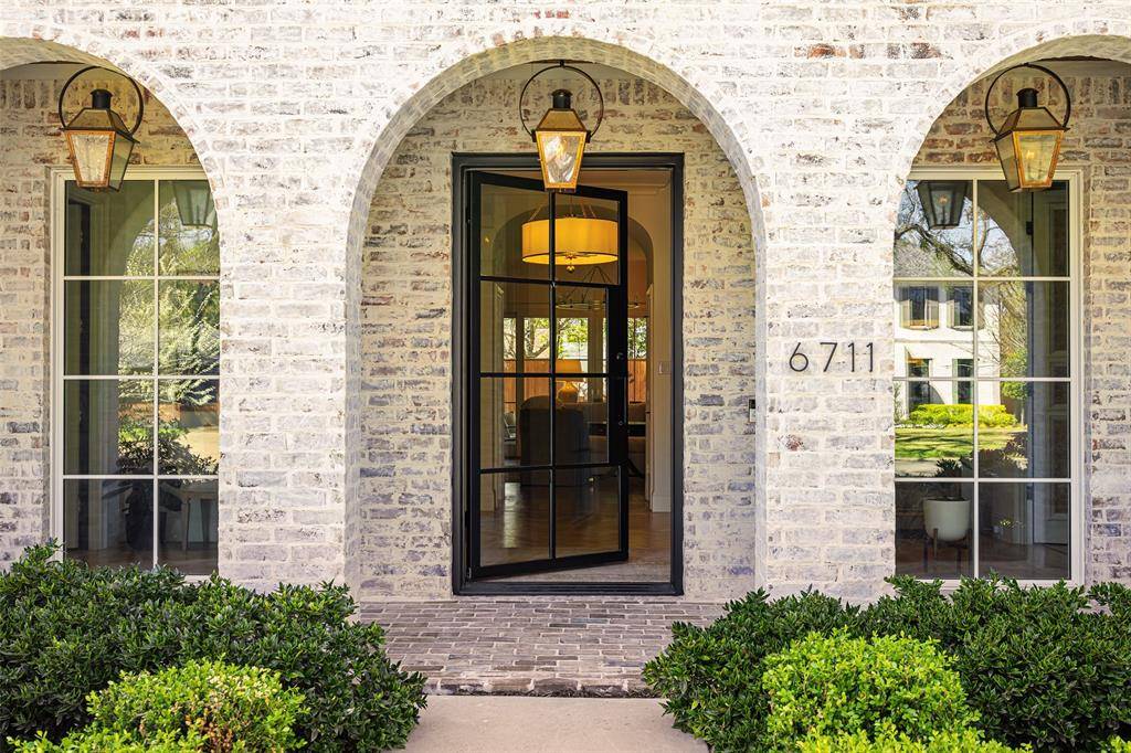 6711 Robin Road, Dallas, TX 75209