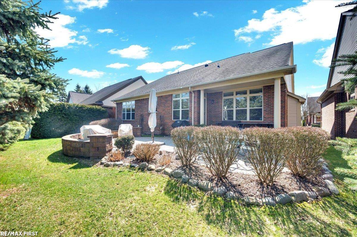 7969 Stableford DR, Washington Twp, MI 48094