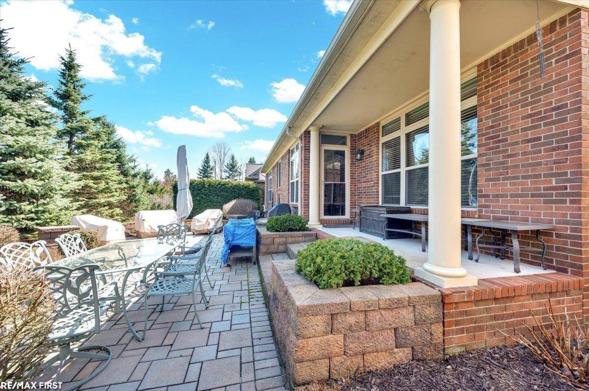 7969 Stableford DR, Washington Twp, MI 48094